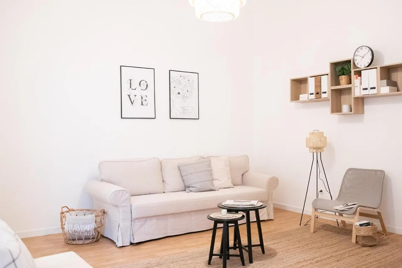 Scandi Custom 2-Bdr Apartment Boedapest Hongarije