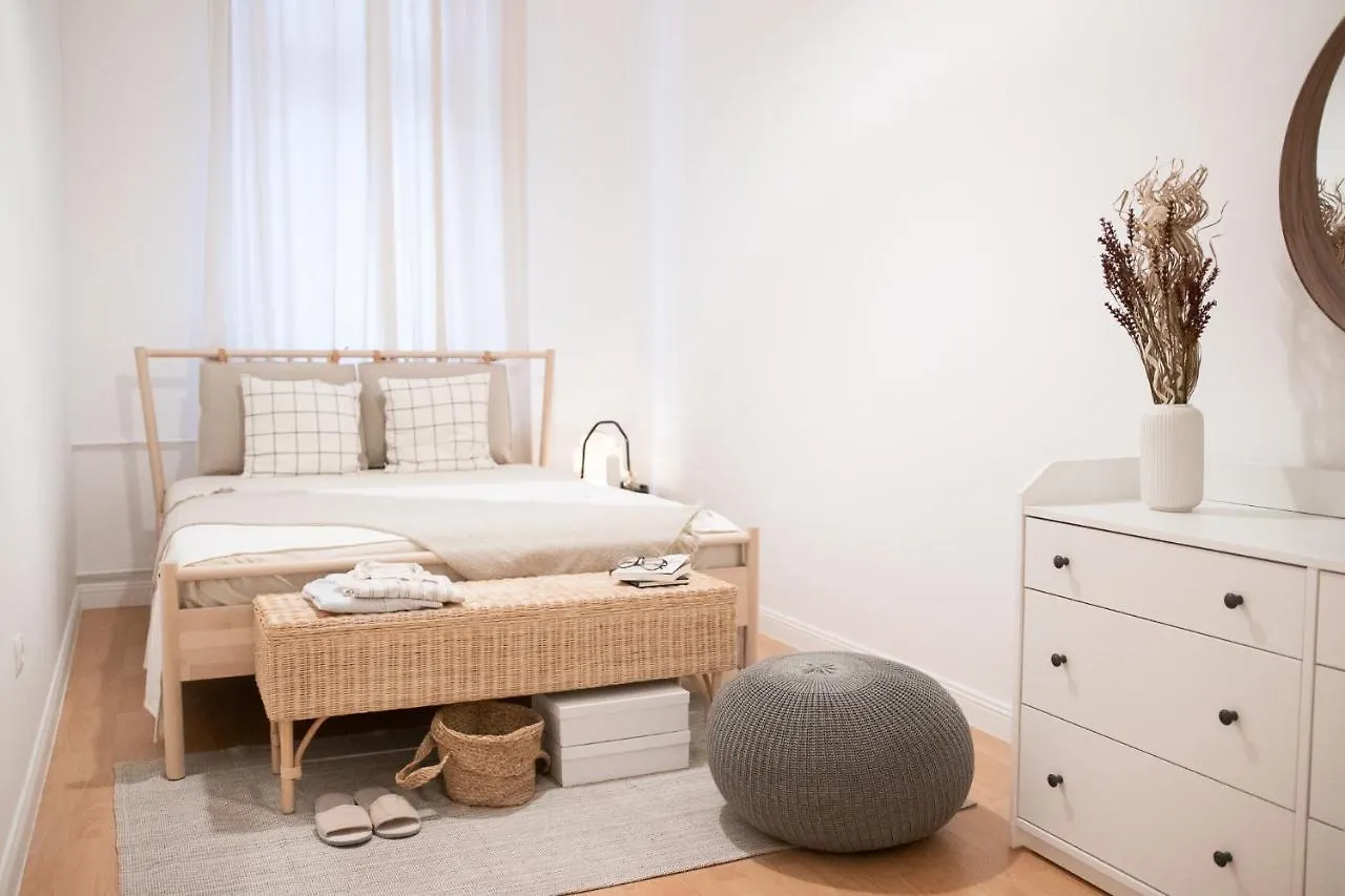 Scandi Custom 2-Bdr Apartment Boedapest