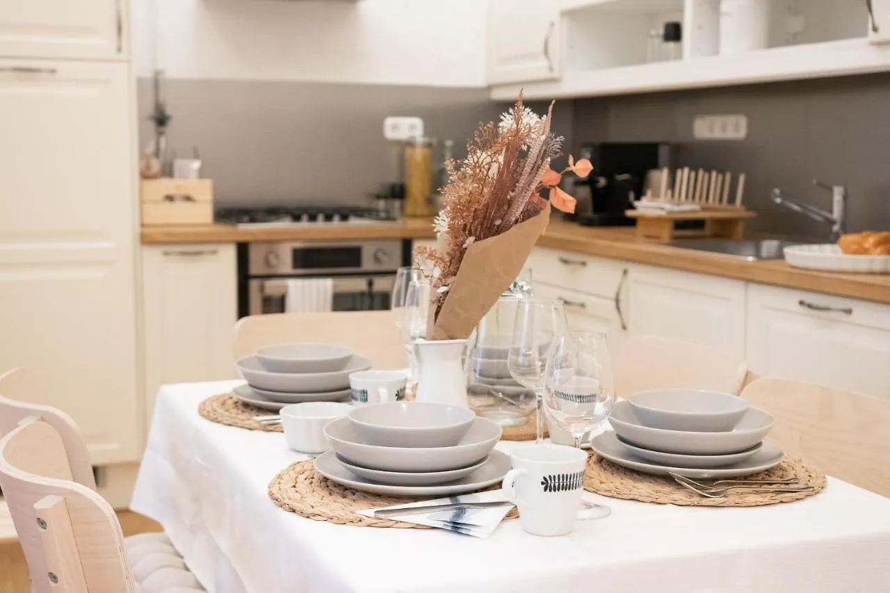 Scandi Custom 2-Bdr Apartment Boedapest